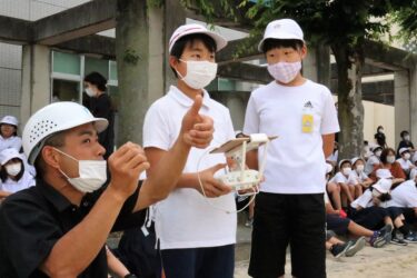 鏡野南小学校でドローンを使った特別授業／岡山・鏡野町