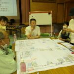 HAGに取り組む参加者たち=岡山県津山市で
