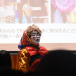 講演する蓬郷さん=岡山県真庭市で