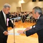 連合町内会長表彰を受ける町内会長の代表=岡山県津山市で