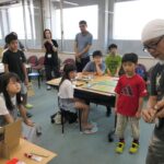 笠さんの説明に耳を傾ける子どもたち