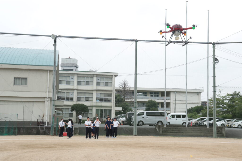 農業分野で活用できる液体を散布する機能のついたドローン