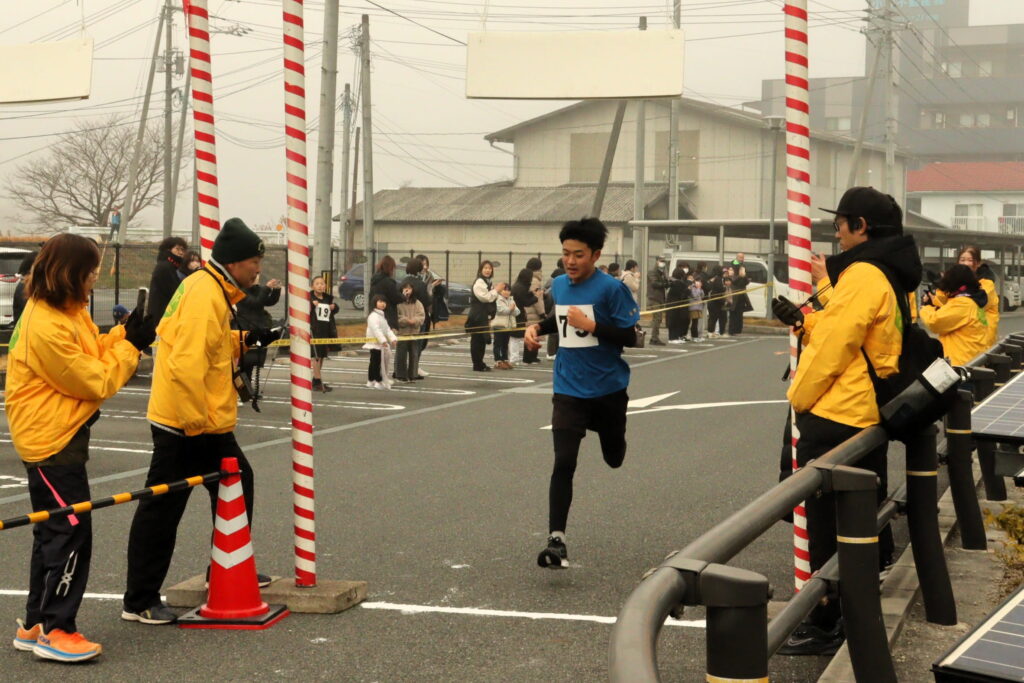 ゴールする参加者