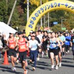 一斉にスタートするランナーたち