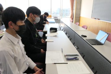 給食の残食をテーマに話し合い「鏡野、北陵、久米中学校の生徒会によるリモートを活用した意見交換会」/ 岡山県津山市・鏡野町