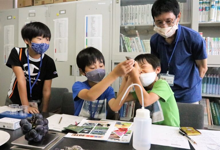 「美作県民局　おかやま☆子ども参観日」で、職場の見学や体験