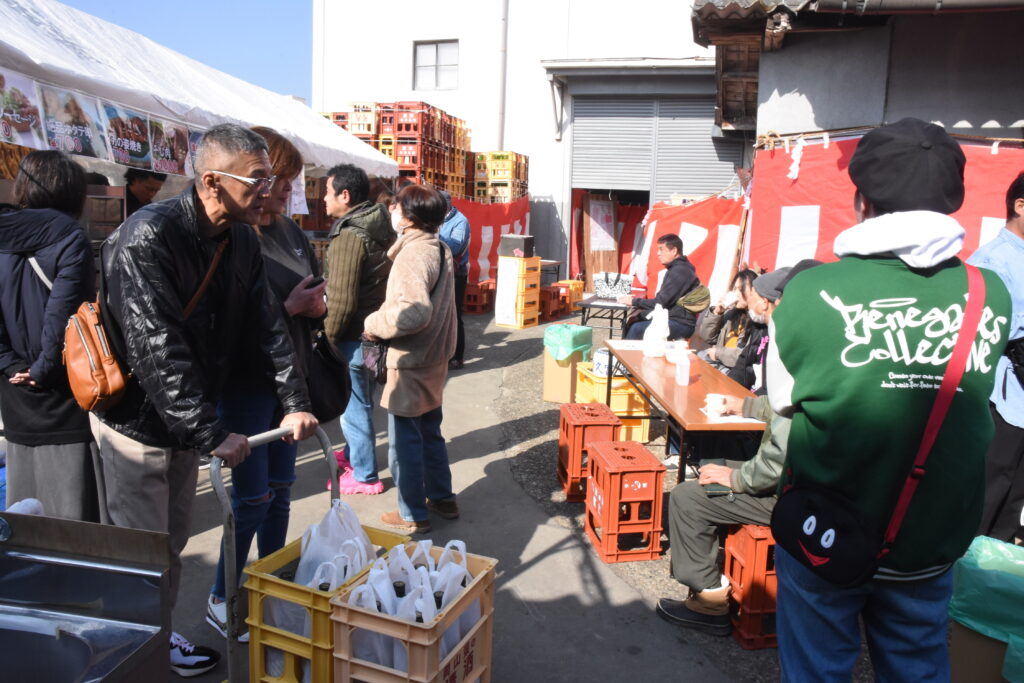 今年もお目見えの居酒屋広場