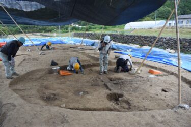 滝谷川遺跡で見つかった弥生時代後期の竪穴住居=岡山県美咲町で