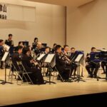重厚なサウンドを響かせる陸自13音楽隊のメンバー