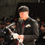 答辞を述べる卒業生代表の澤田さん