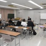 説明を聞く各陣営関係者