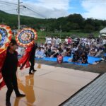 ステージイベントを楽しむ住民ら=岡山県津山市で