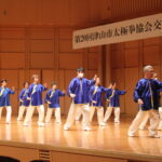 息を合わせて演武を披露する出演者