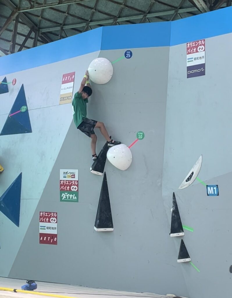 全国ボルダー小学生競技大会の小学5・6年男子の部で準優勝に輝いた江見君