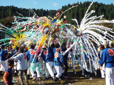 「花」のぶつけ合い　勇壮な伝統行事開催　エネルギーに圧倒／岡山・津山市