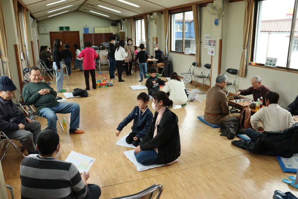 投扇興を楽しむ参加者