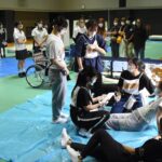 災害看護の演習を見学する参加者