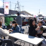 大勢の家族連れでにぎわう会場