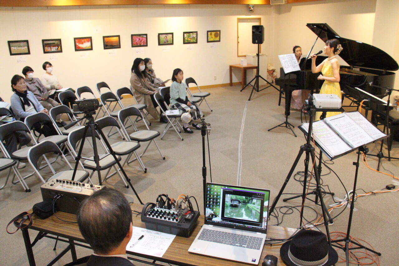 心休まるひとときを過ごせた写真展と音楽のコラボレーション=岡山県津山市で