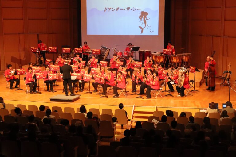 豊かな音色を響かせる津山消防音楽隊=岡山県津山市で