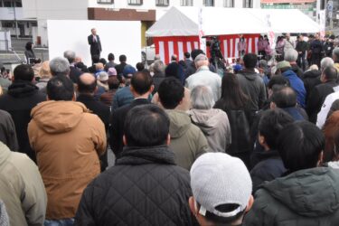 3選を目指し決意を表明する谷口氏=岡山県津山市で