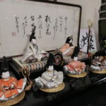 愛らしい姿の人形たち