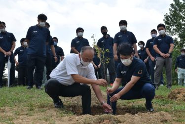 津山青年会議所（ＪＣ）「２０２０年の森」事業でヒガンザクラを植樹