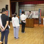 あいさつする坪井所長=岡山県津山市で
