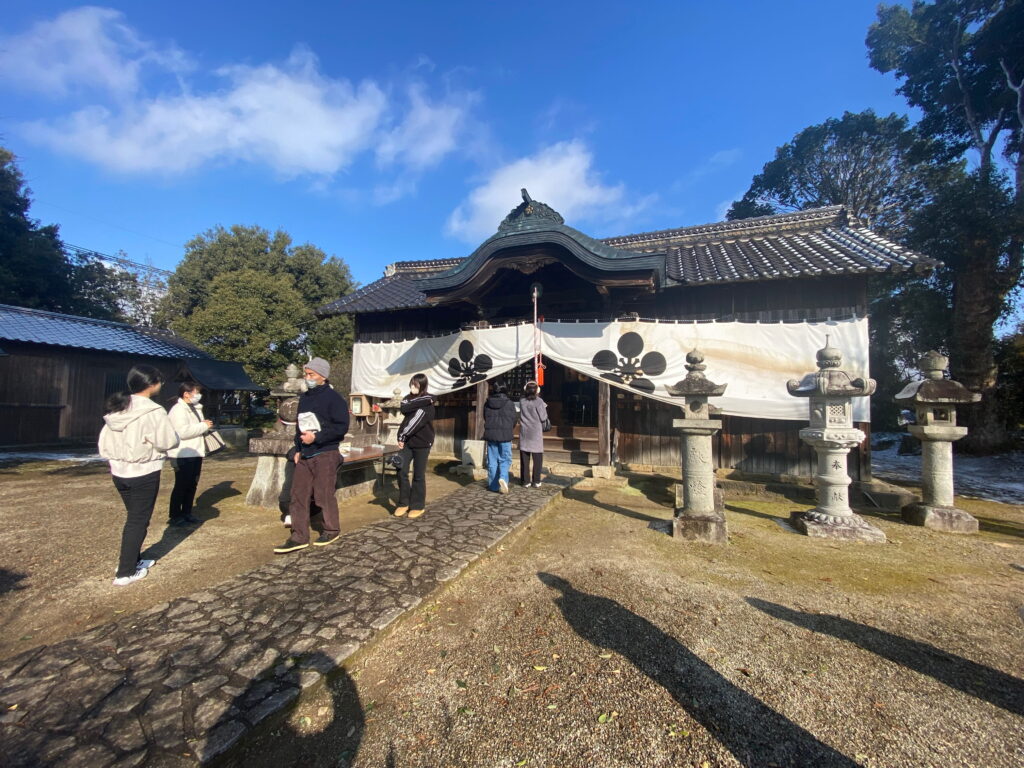参拝する受験生ら