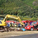 土砂災害救出訓練には岡山県建設業協会津山支部が参加してがれきなどを撤去