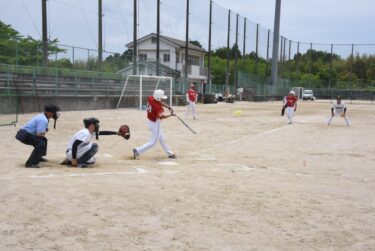 熱戦が繰り広げられた決勝（津山クラブｰダイサン）=岡山県津山市で
