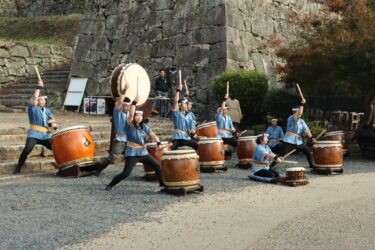 オープニングを飾った津山鶴丸太鼓の演奏