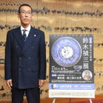 安来市加納美術館での企画展を開く鈴木禎三さん=岡山県津山市で