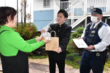 バレンタインデーに合わせ　高校生が高齢者に手作り菓子　400セット届ける／岡山・津山市