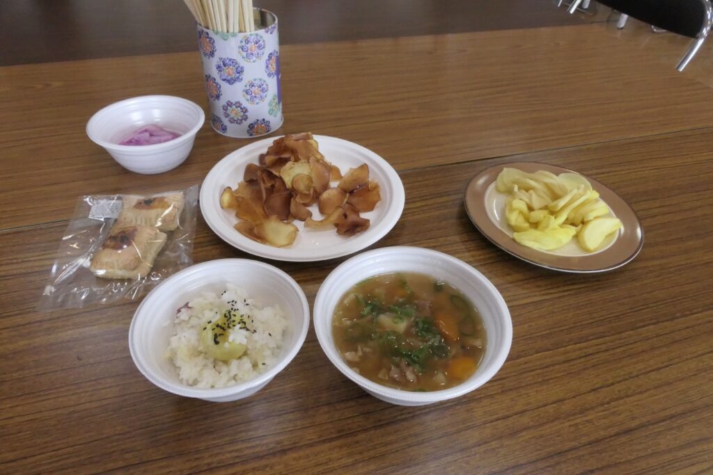 高校生ら手作りのサツマイモ料理