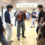 救命胴衣などを身に付ける参加者