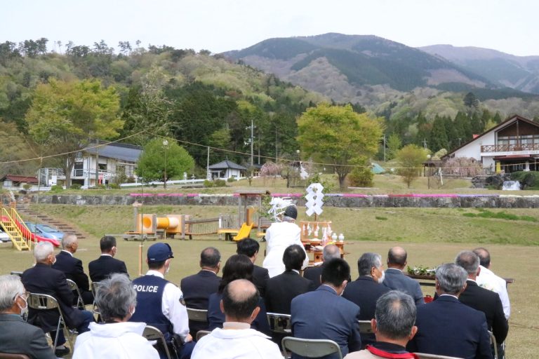 シーズンを前に登山の安全を祈願する関係者