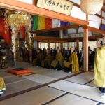 謝辞を述べる清涼晃輝住職