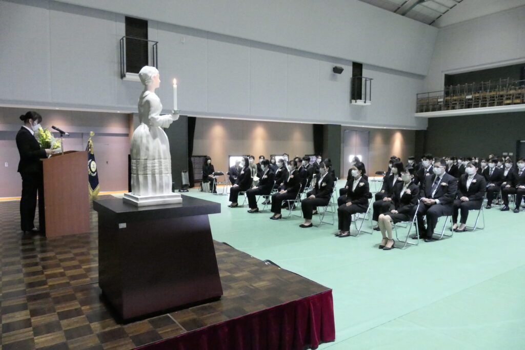 新入生に歓迎のことばを贈る在校生