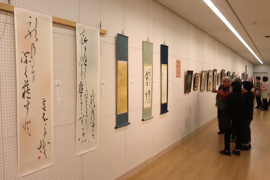 多彩な作品が並ぶ会場