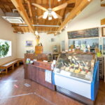 多くのフレーバーを用意する店内
