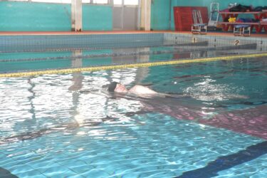初泳ぎ　天下泰平や水難厄除、水練の上達などを祈念　命を守る水泳を伝承していきたい／岡山・津山市