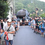 大はんざきの山車を引く子どもたち