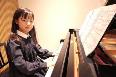 オンライン決勝大会で銀賞を獲得した中島さん=岡山県津山市で