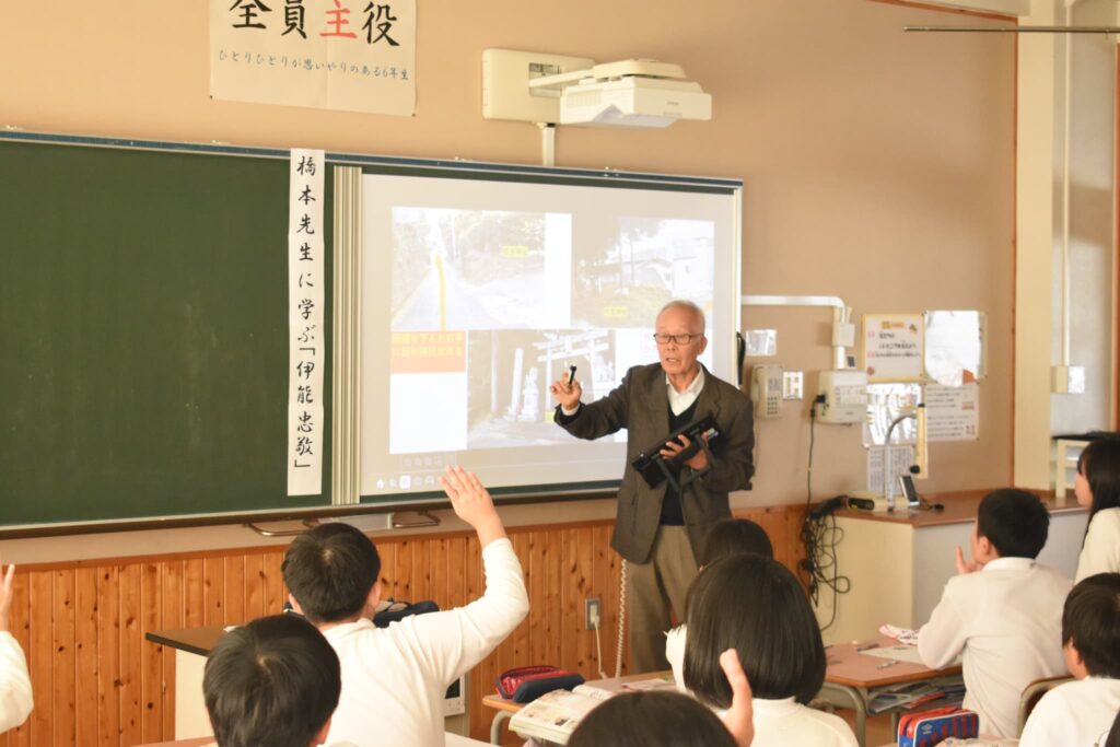 授業を行う橋本さん