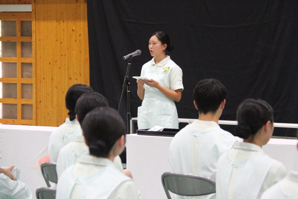 継灯生を代表して謝辞を述べる井上さん
