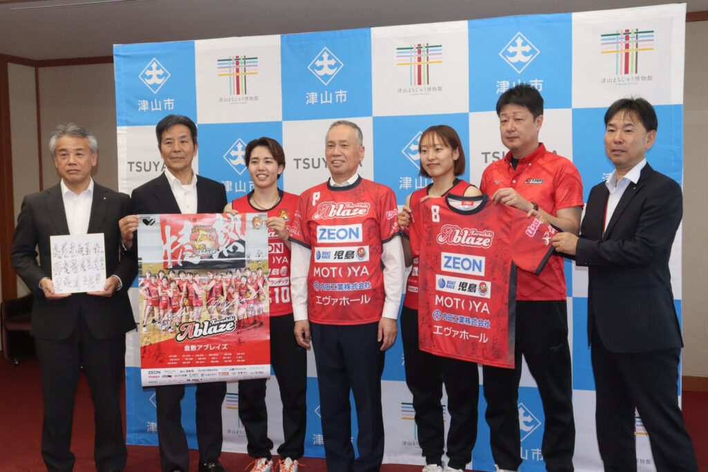 谷口市長を表敬訪問した選手たち