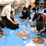 清泉小学校（綾部）、陶芸体験の出前授業