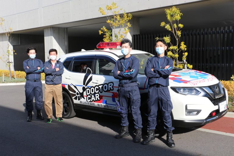 津山中央病院のドクターカーと救命救急チーム