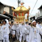 勇壮に練る大隅の大みこし＝岡山県津山市で